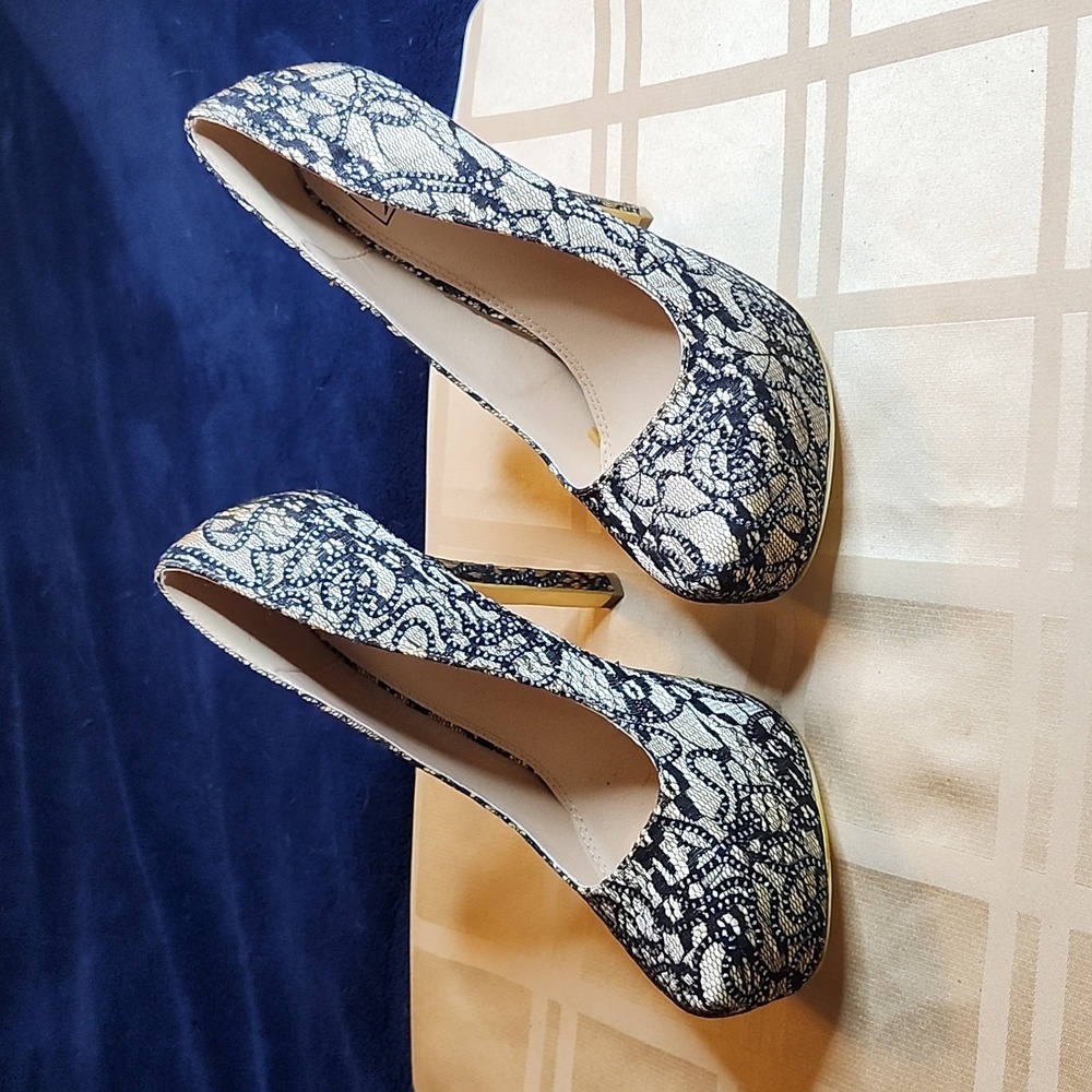 Speed Limit 98 Platform Heels NWOB
